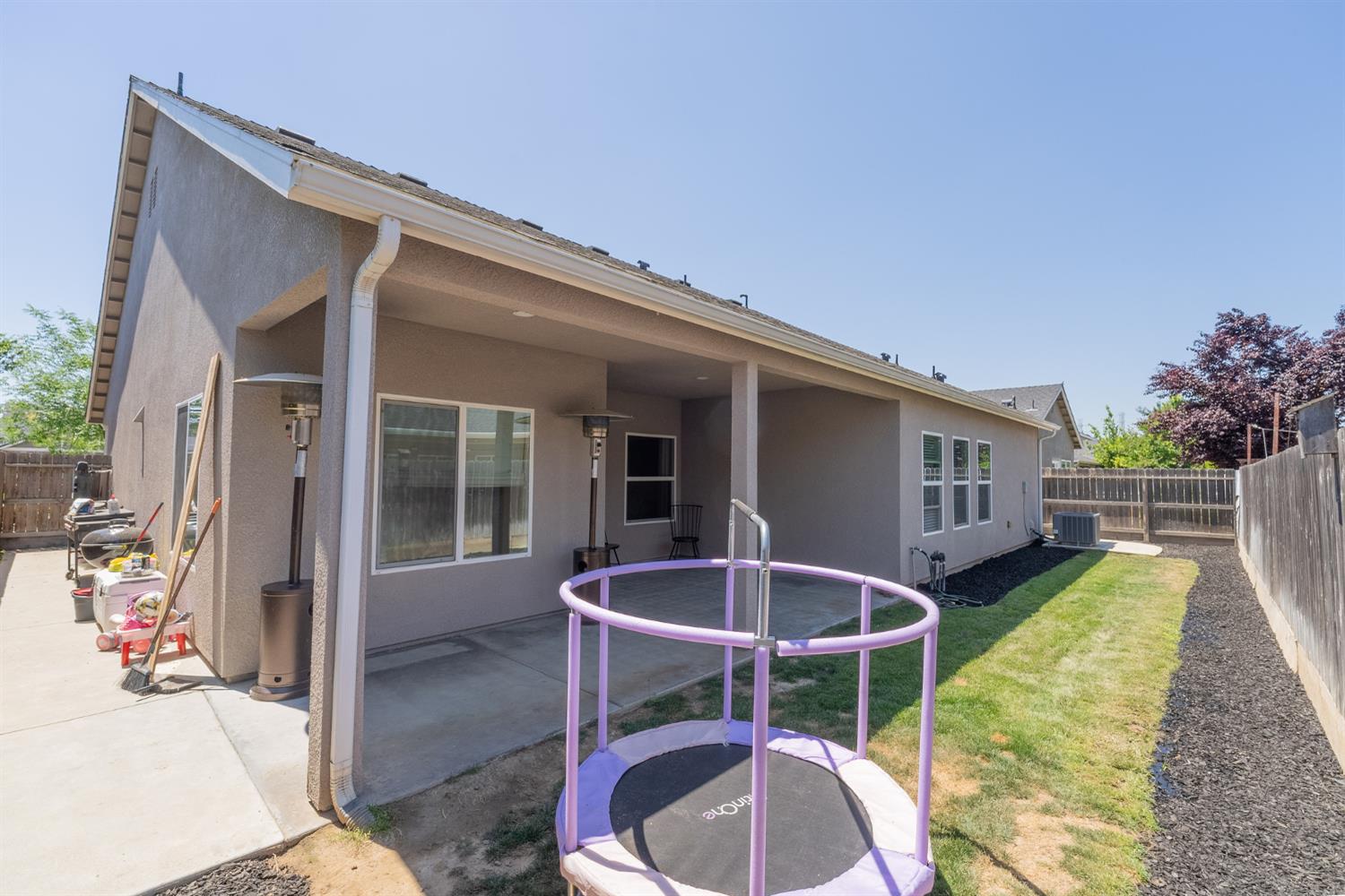 6796 W Oak Ave, Fresno, CA 93722