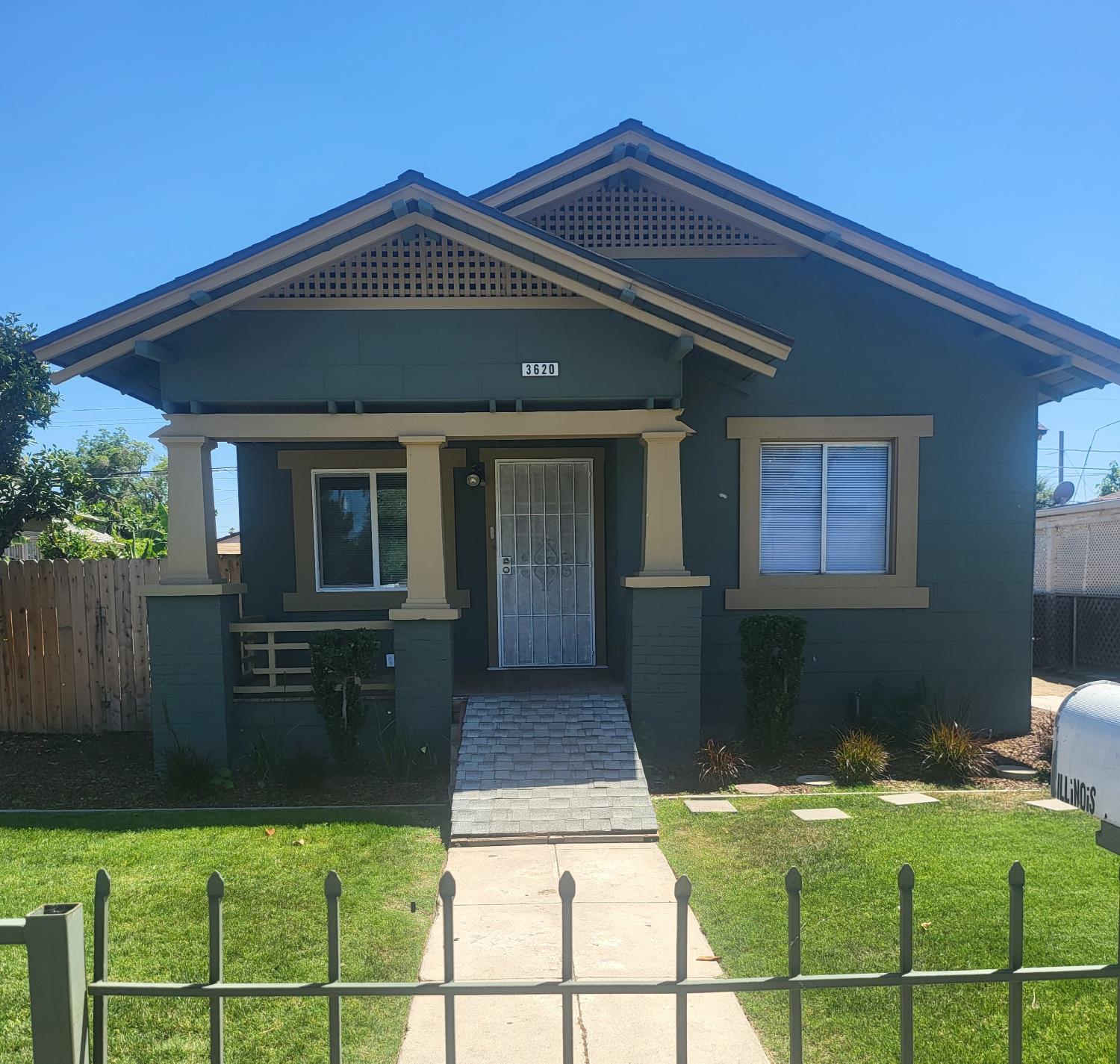 3620 E Illinois Ave, Fresno, CA 93702