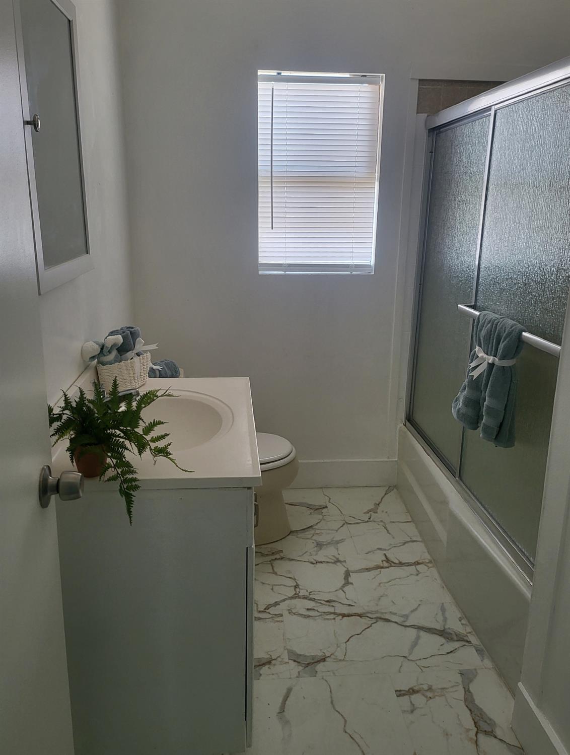 3620 E Illinois Ave, Fresno, CA 93702