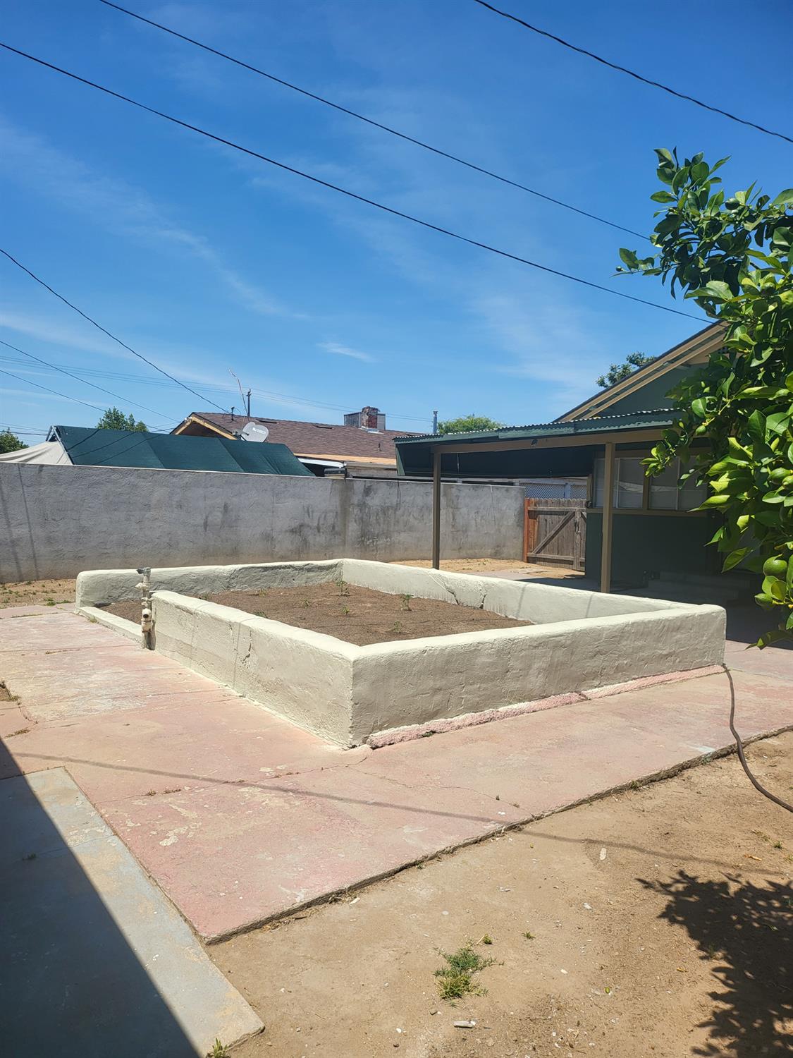 3620 E Illinois Ave, Fresno, CA 93702