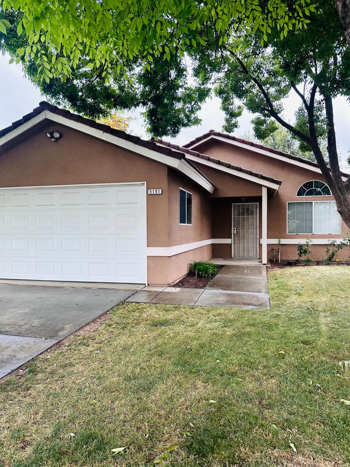 5191 W Fremont, Fresno, CA 93722