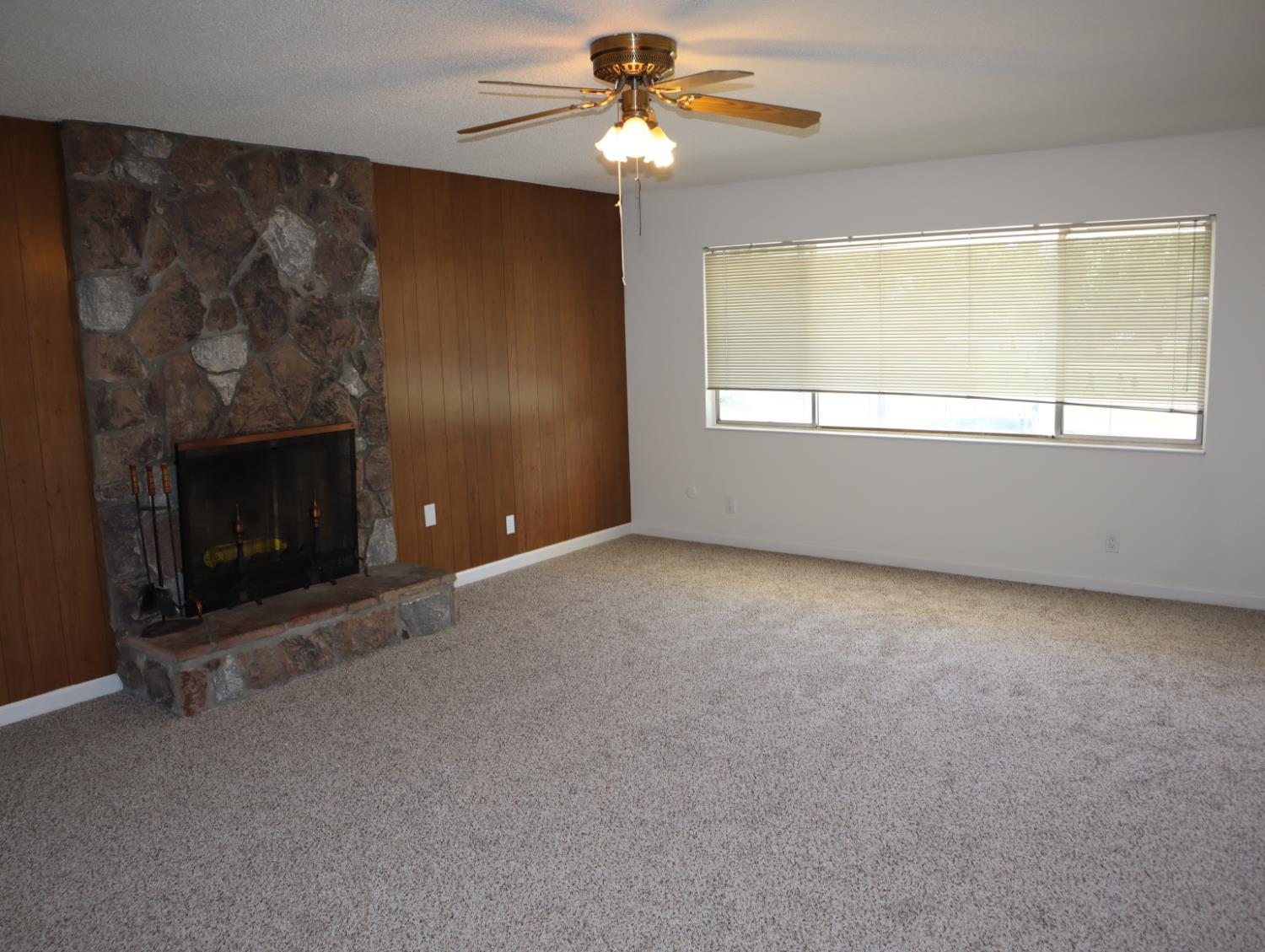 2433 E Saginaw Way, Fresno, CA 93726