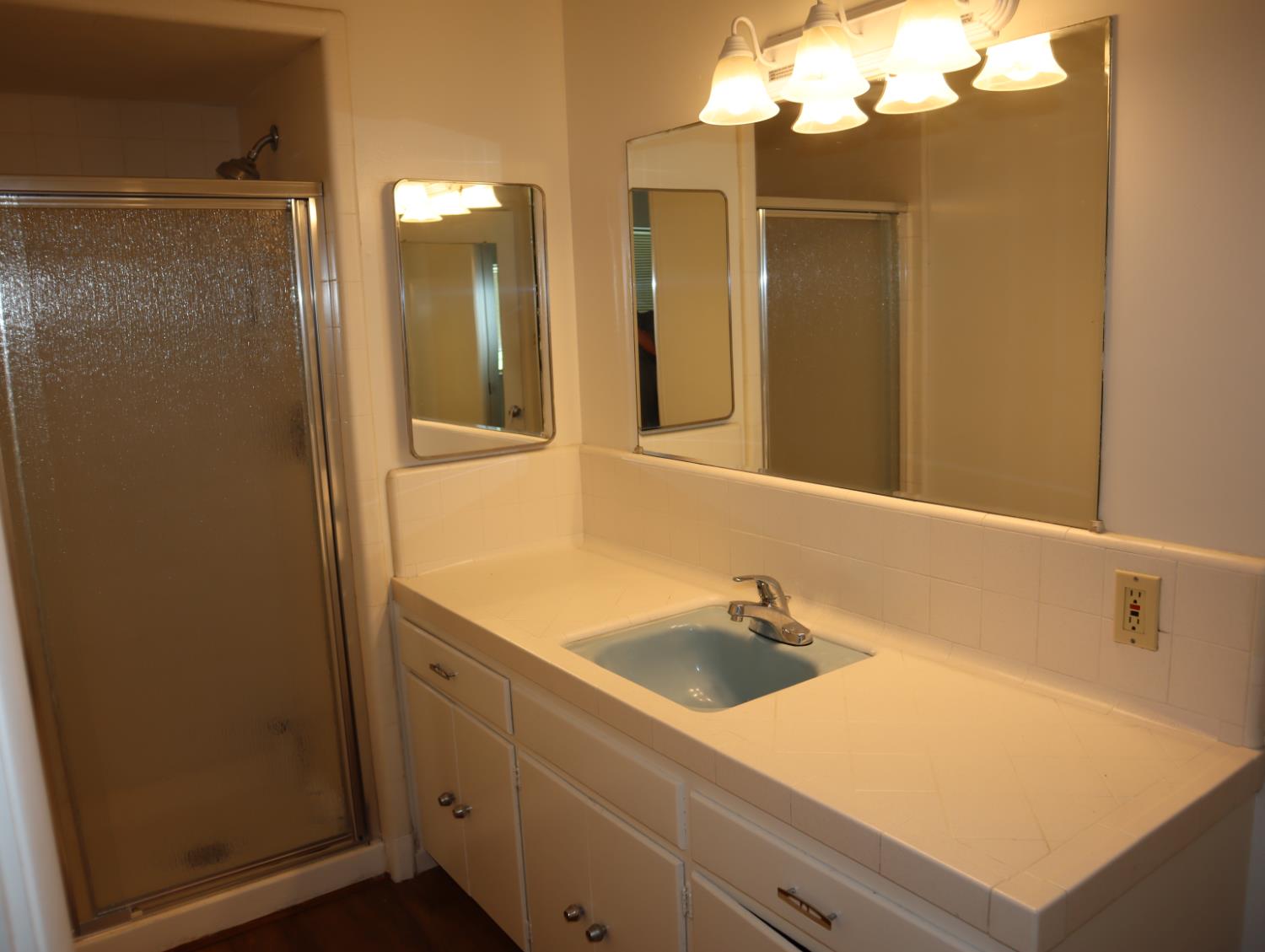 2433 E Saginaw Way, Fresno, CA 93726