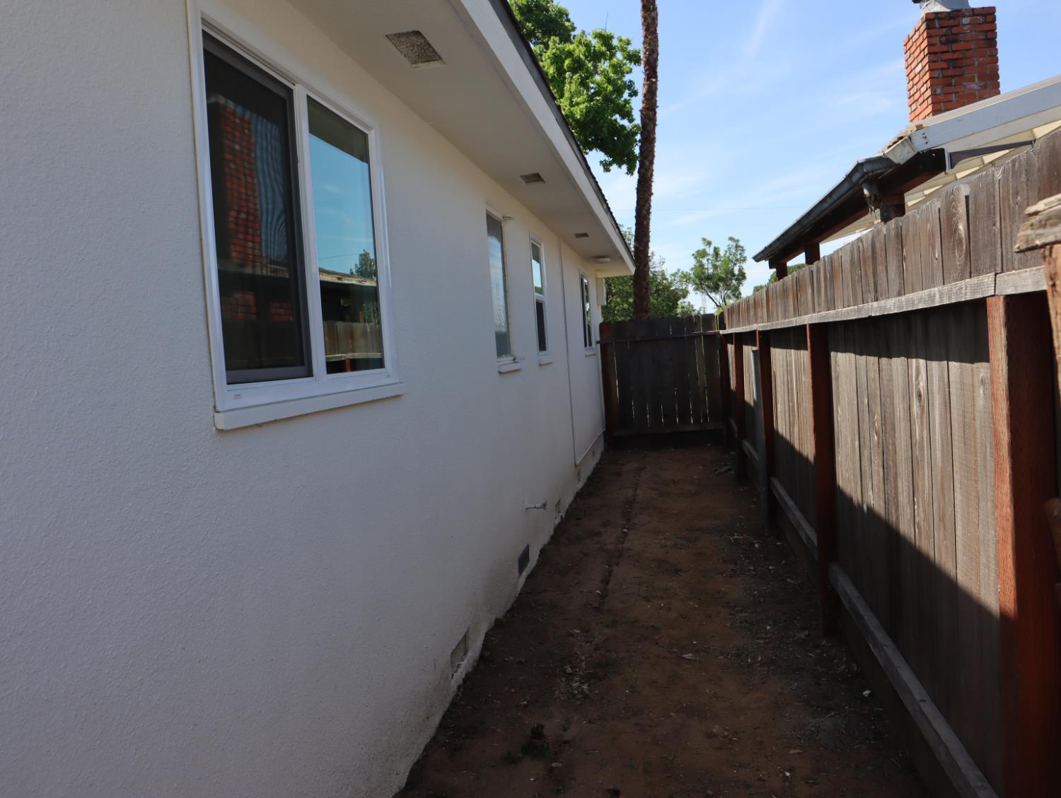 2433 E Saginaw Way, Fresno, CA 93726