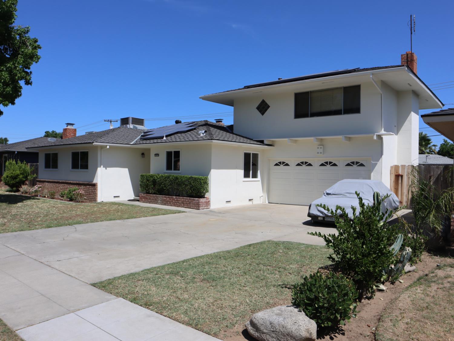 2433 E Saginaw Way, Fresno, CA 93726