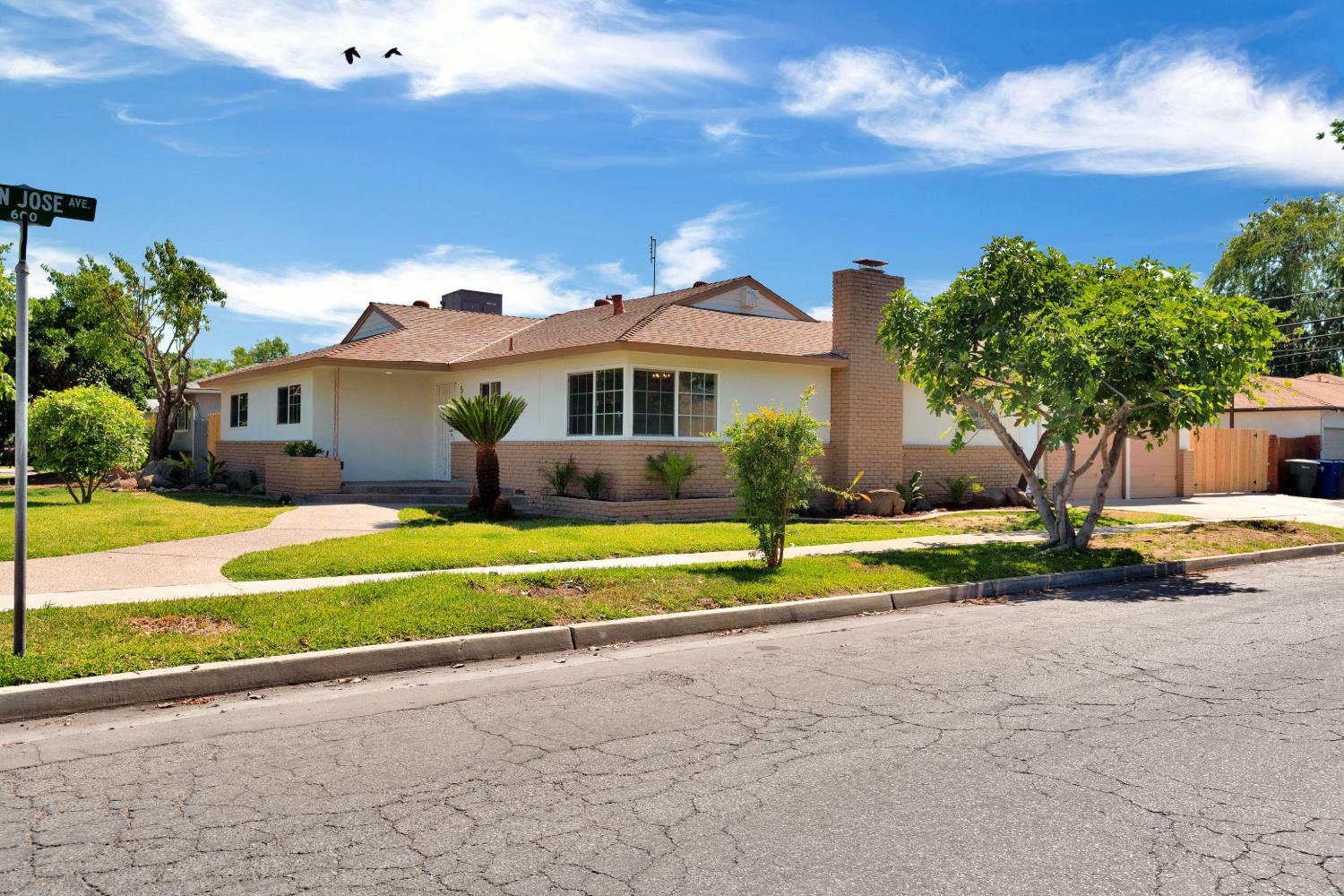 5189 N Callisch Ave, Fresno, CA 93710