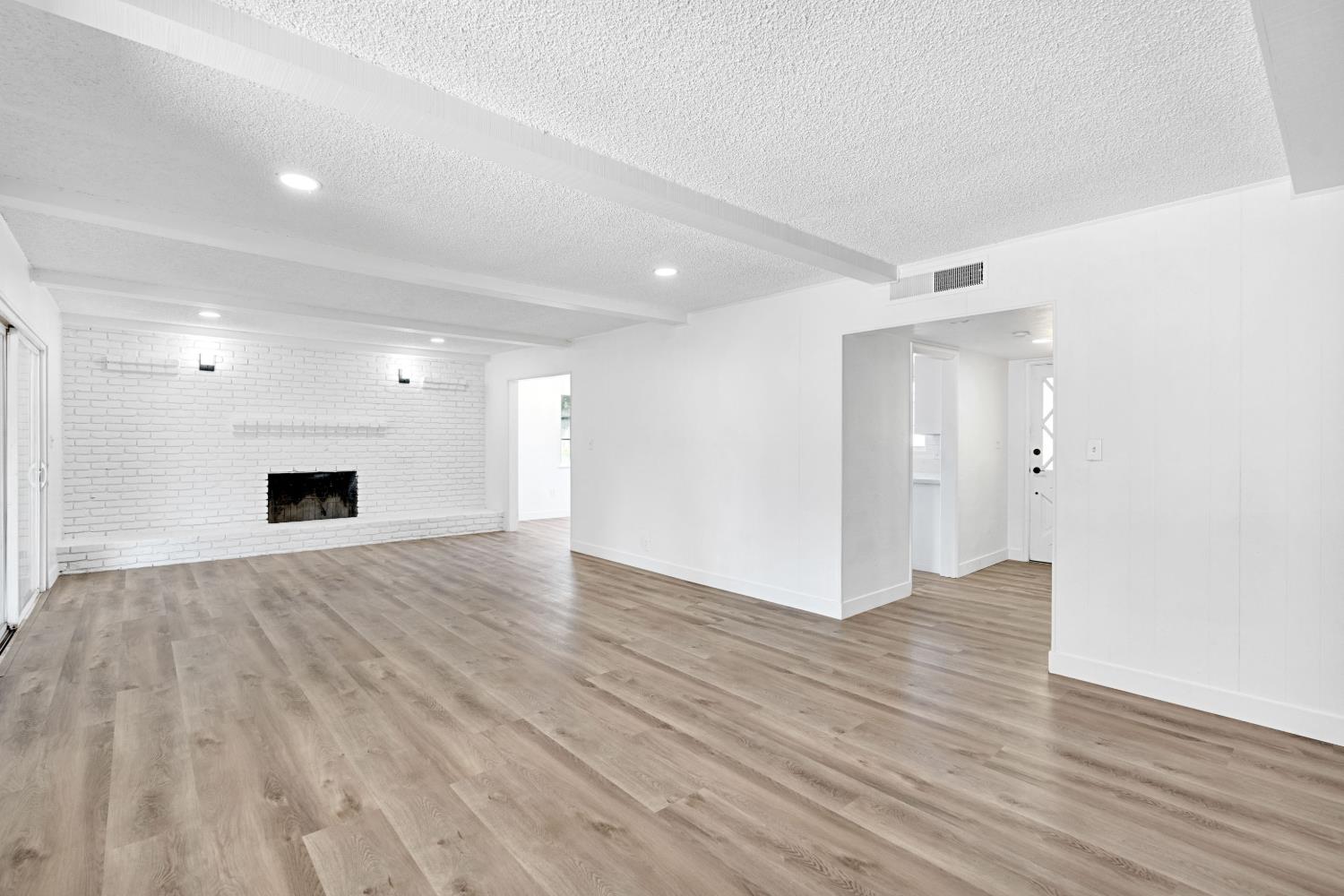 5189 N Callisch Ave, Fresno, CA 93710