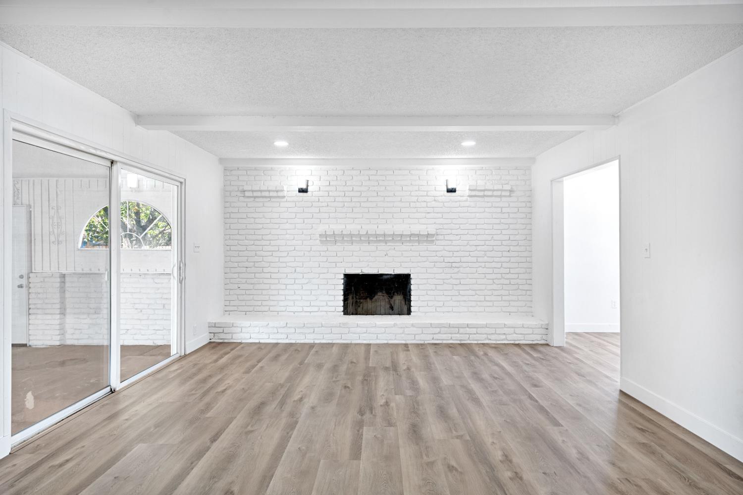5189 N Callisch Ave, Fresno, CA 93710