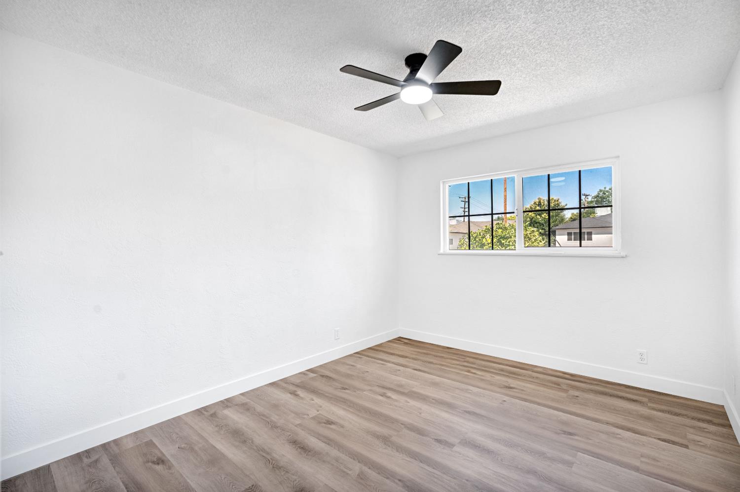 5189 N Callisch Ave, Fresno, CA 93710