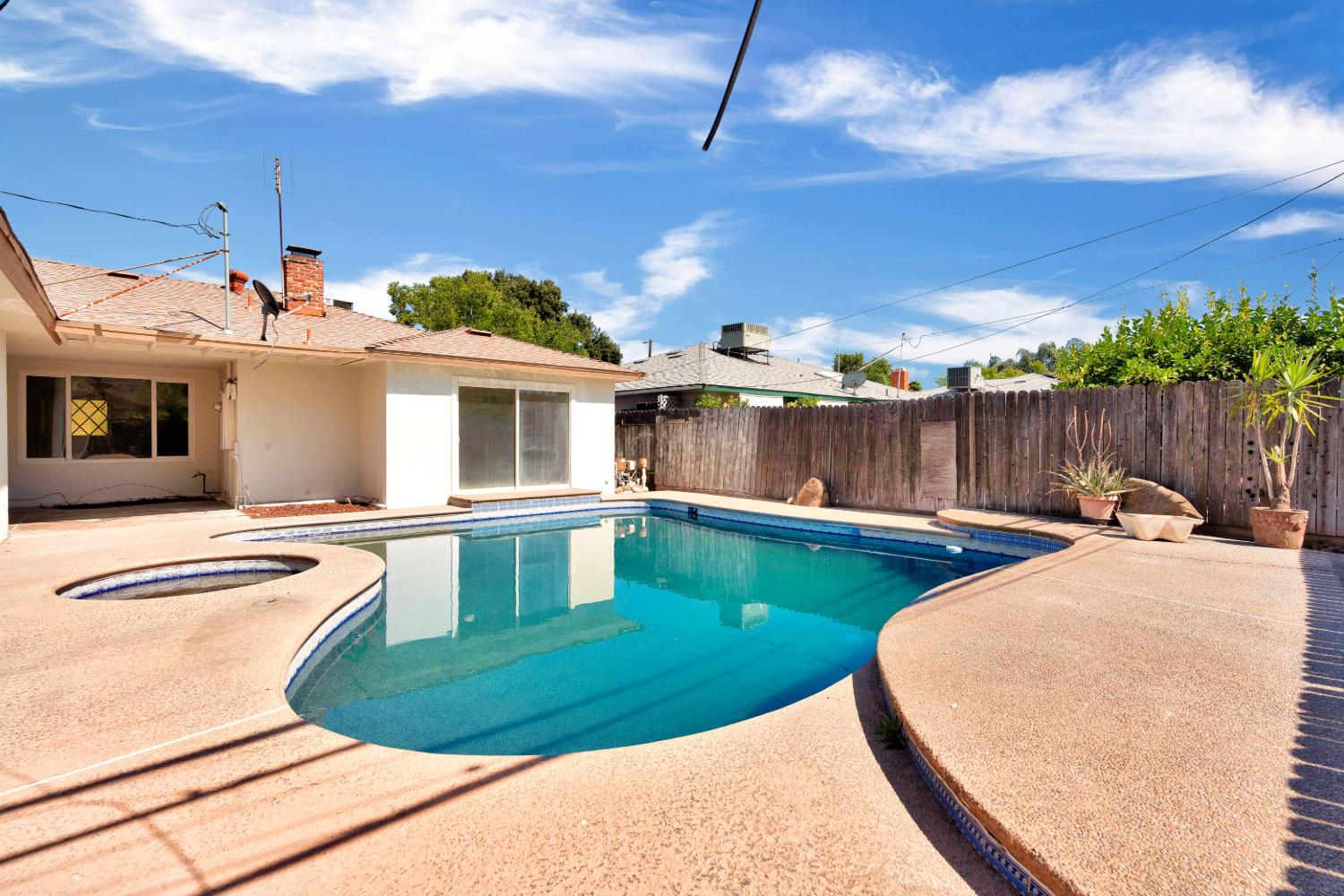 5189 N Callisch Ave, Fresno, CA 93710