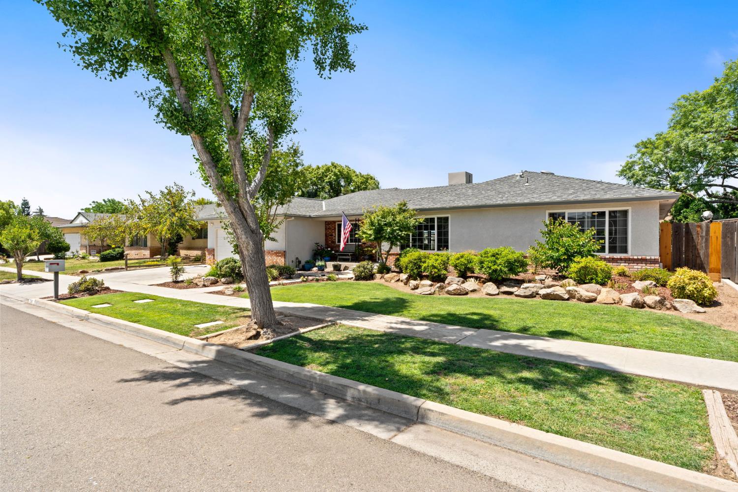 7361 N 3rd St, Fresno, CA 93720