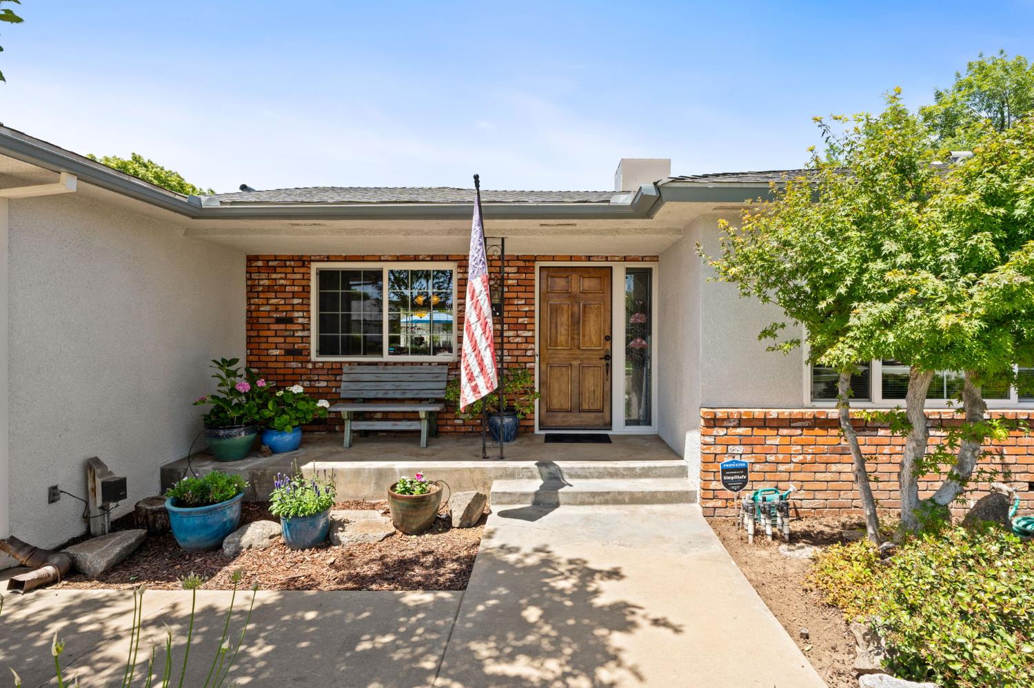 7361 N 3rd St, Fresno, CA 93720