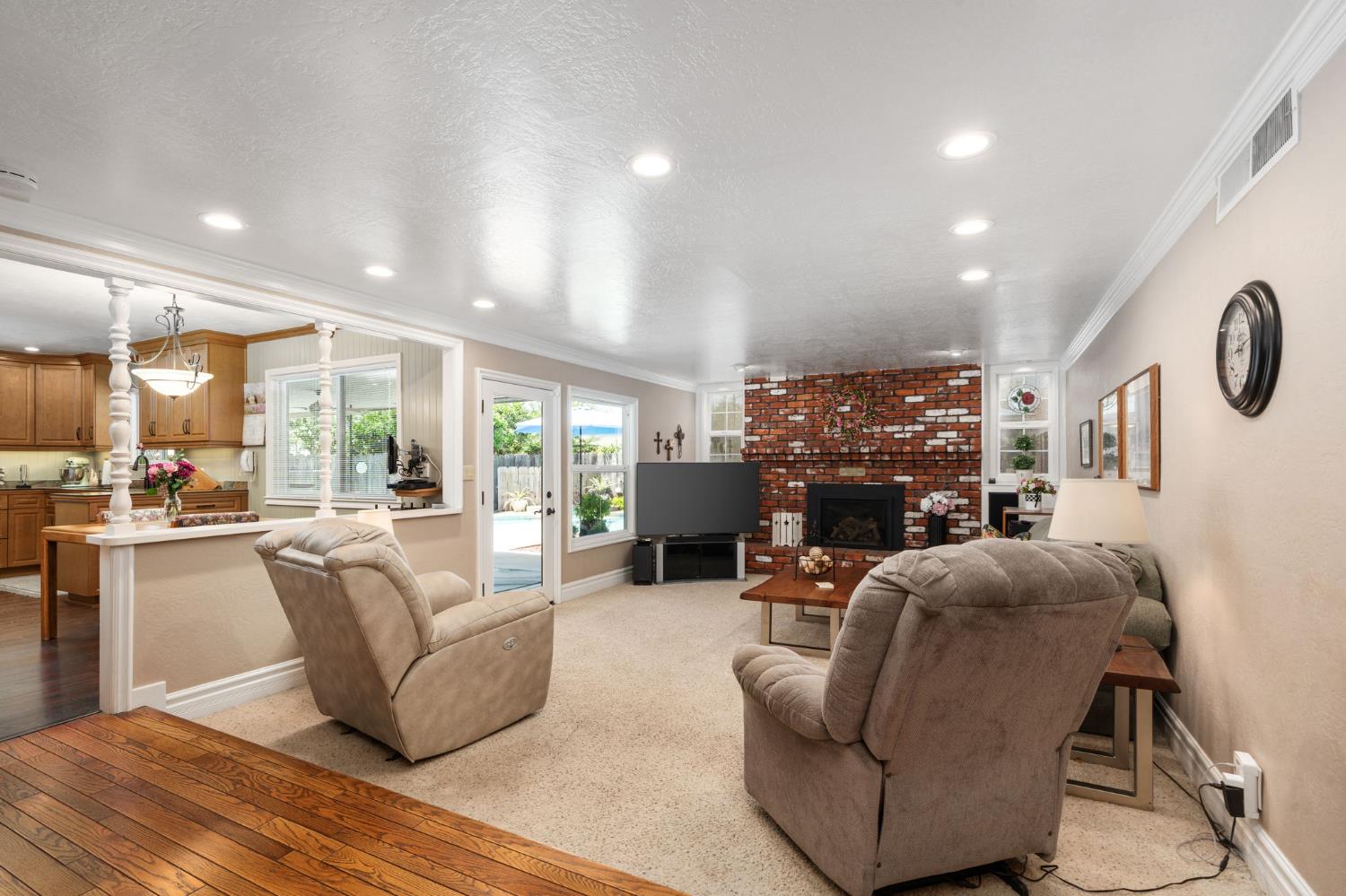 7361 N 3rd St, Fresno, CA 93720