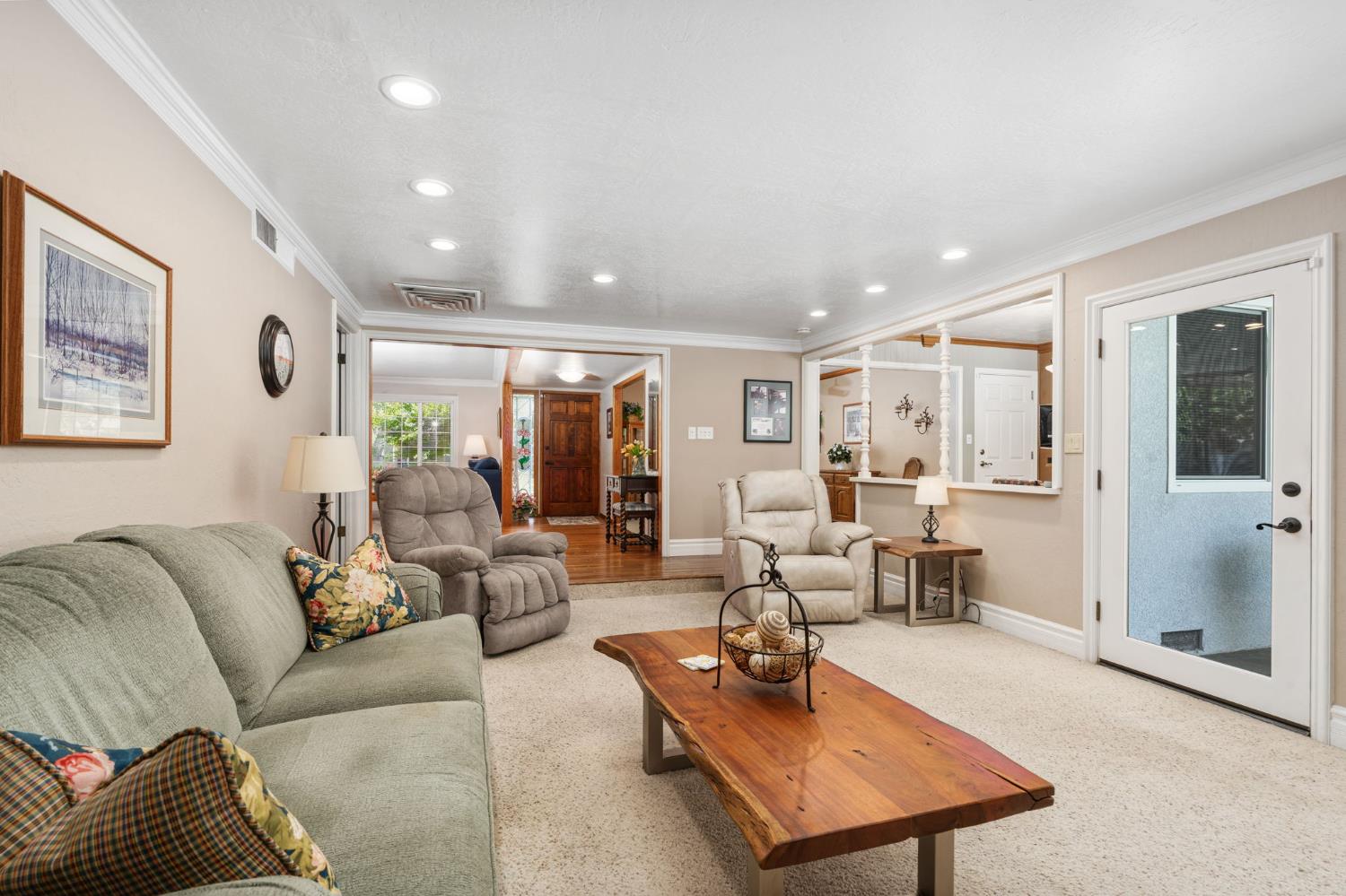 7361 N 3rd St, Fresno, CA 93720