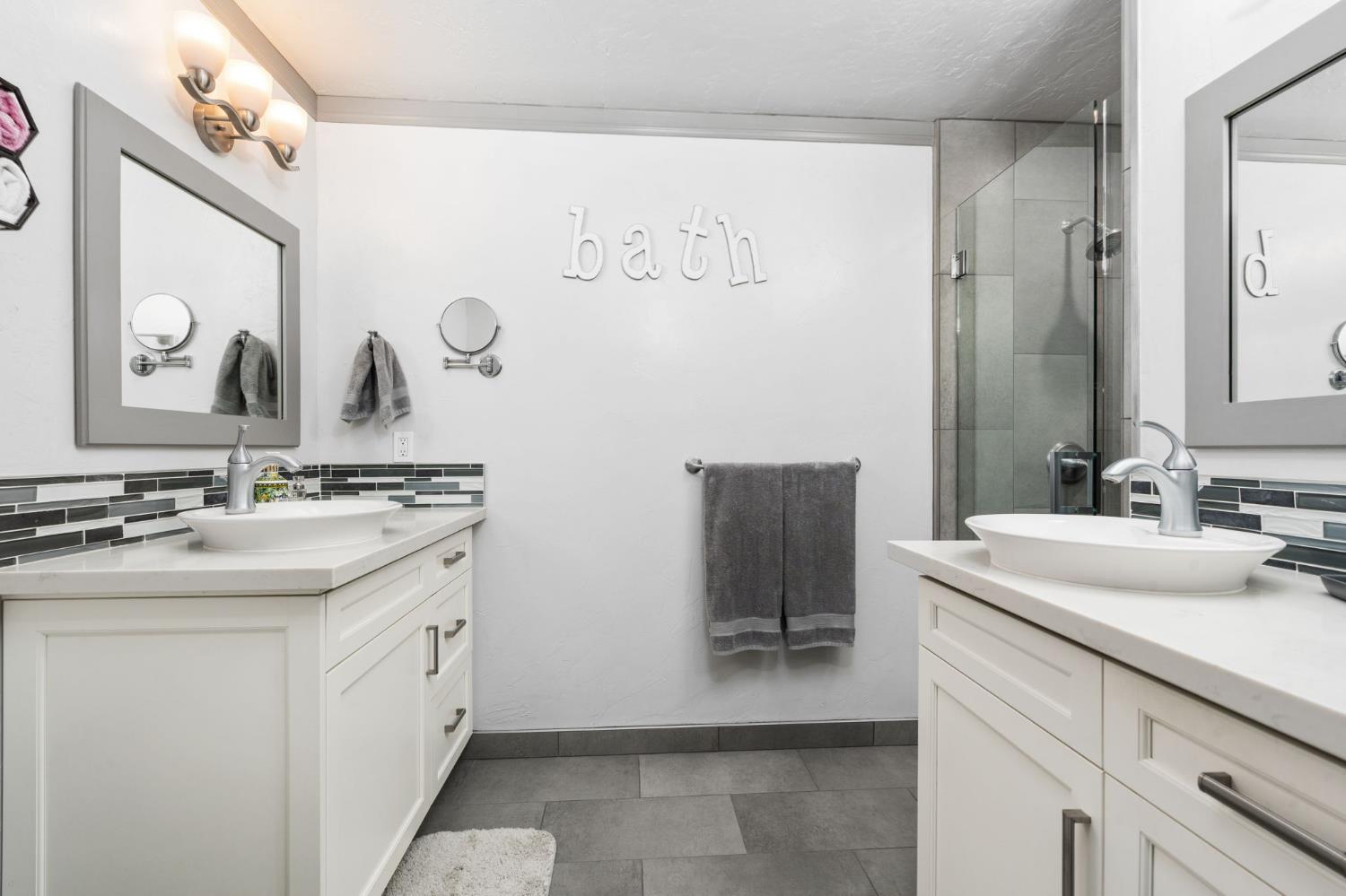 7361 N 3rd St, Fresno, CA 93720