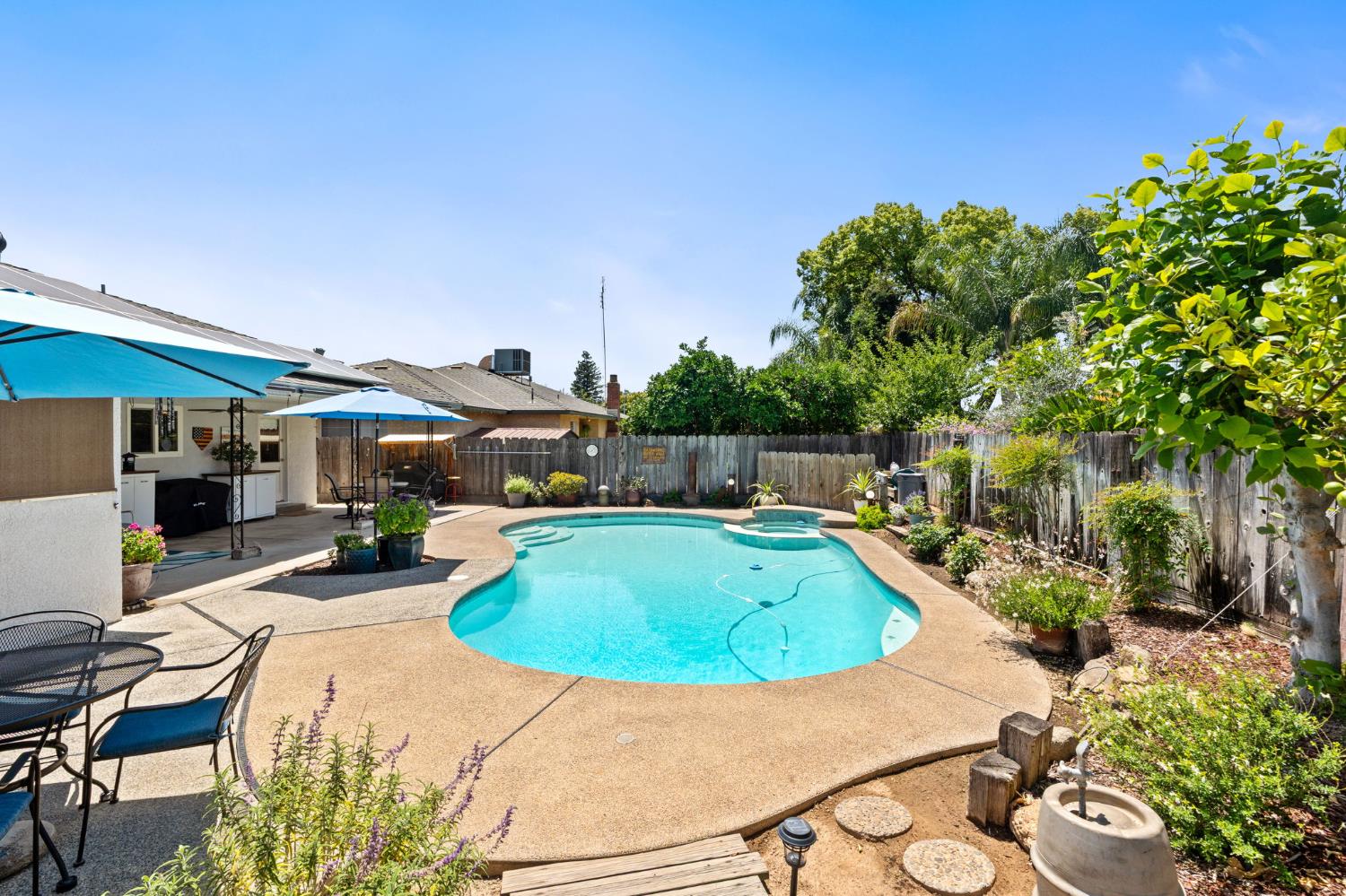 7361 N 3rd St, Fresno, CA 93720