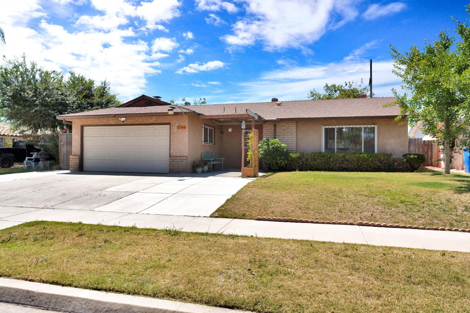 2344 S Backer Ave, Fresno, CA 93725