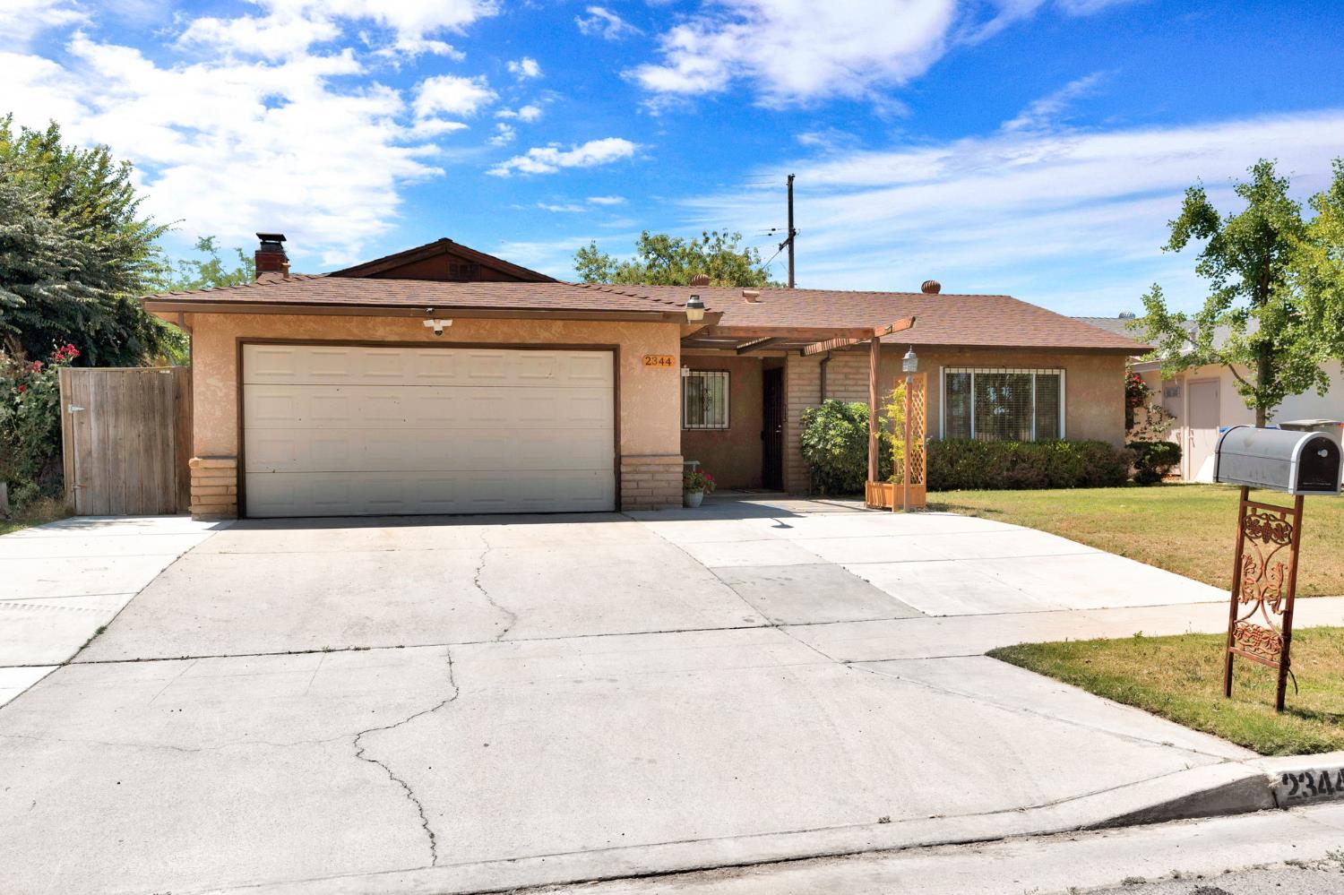 2344 S Backer Ave, Fresno, CA 93725