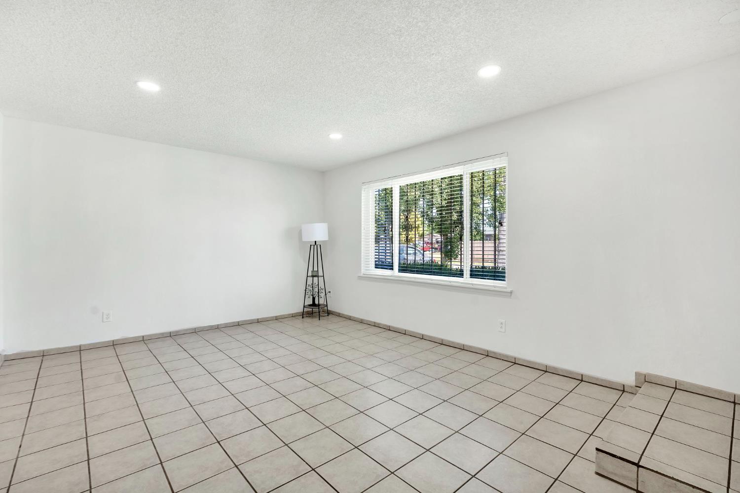 2344 S Backer Ave, Fresno, CA 93725