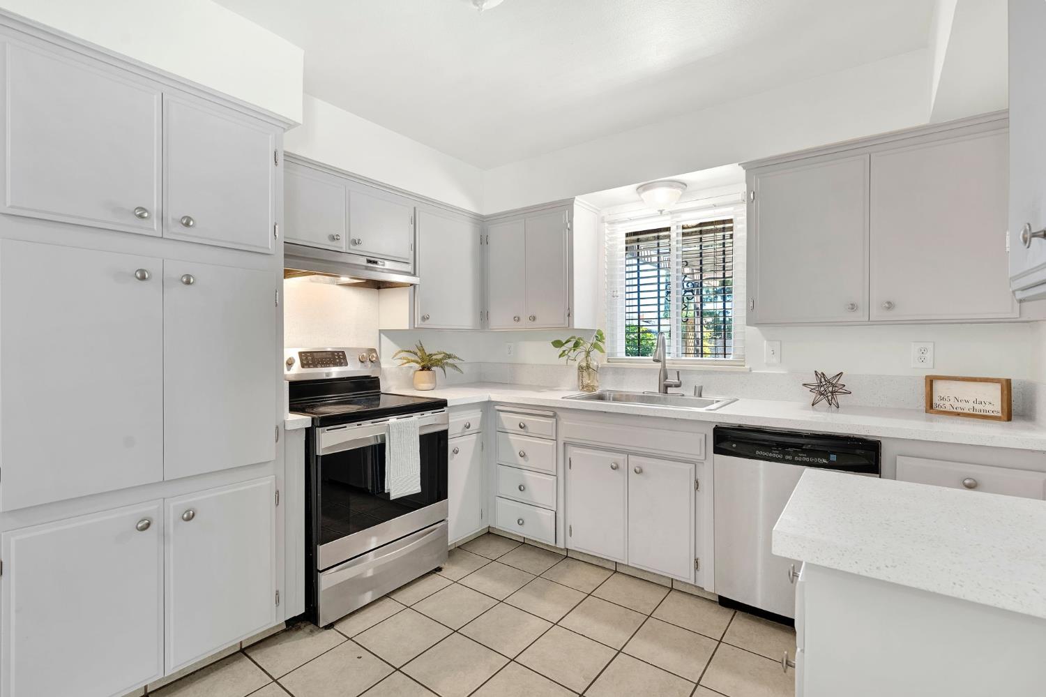 2344 S Backer Ave, Fresno, CA 93725