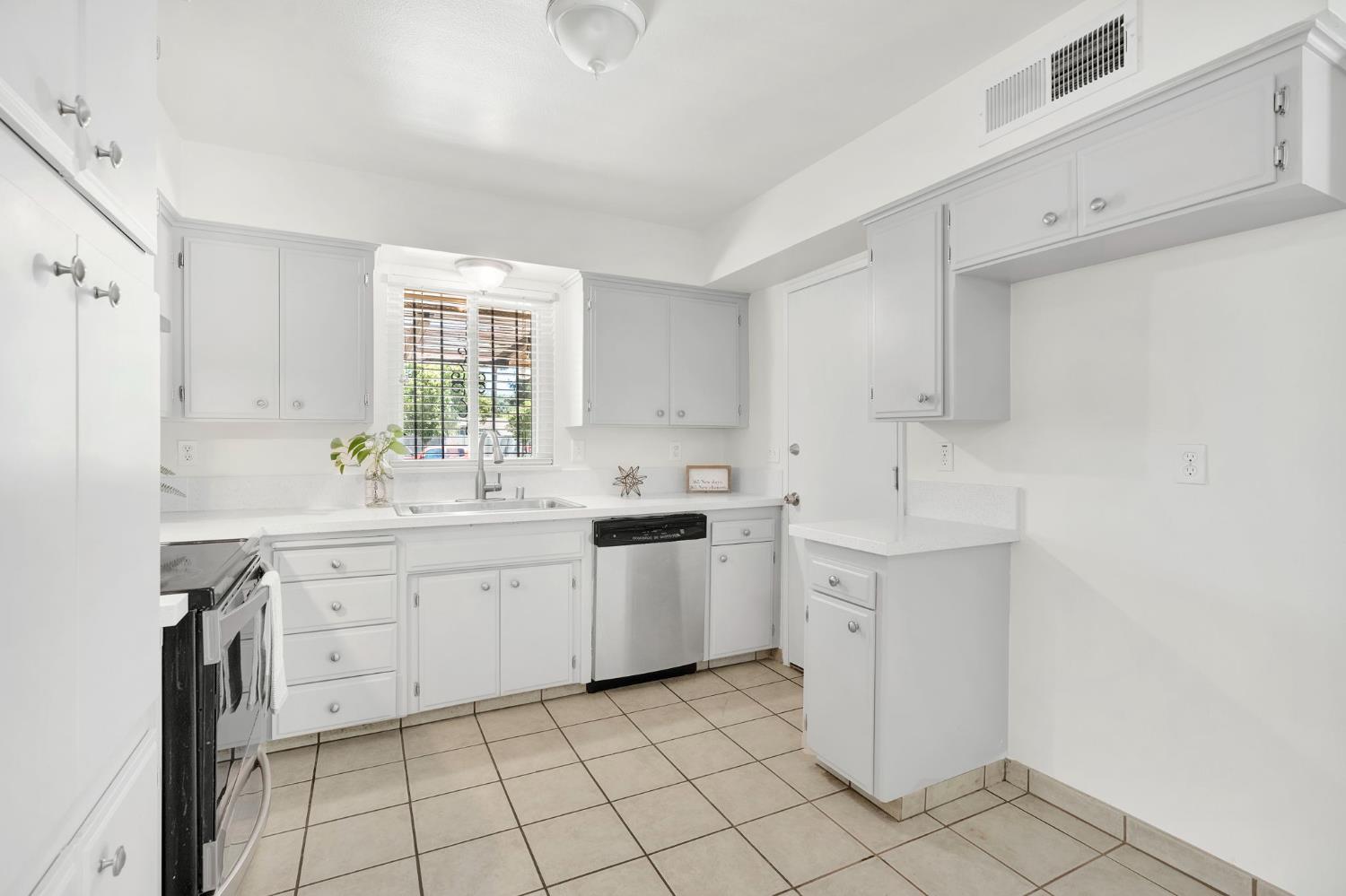 2344 S Backer Ave, Fresno, CA 93725