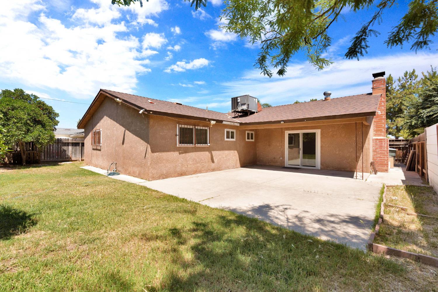 2344 S Backer Ave, Fresno, CA 93725
