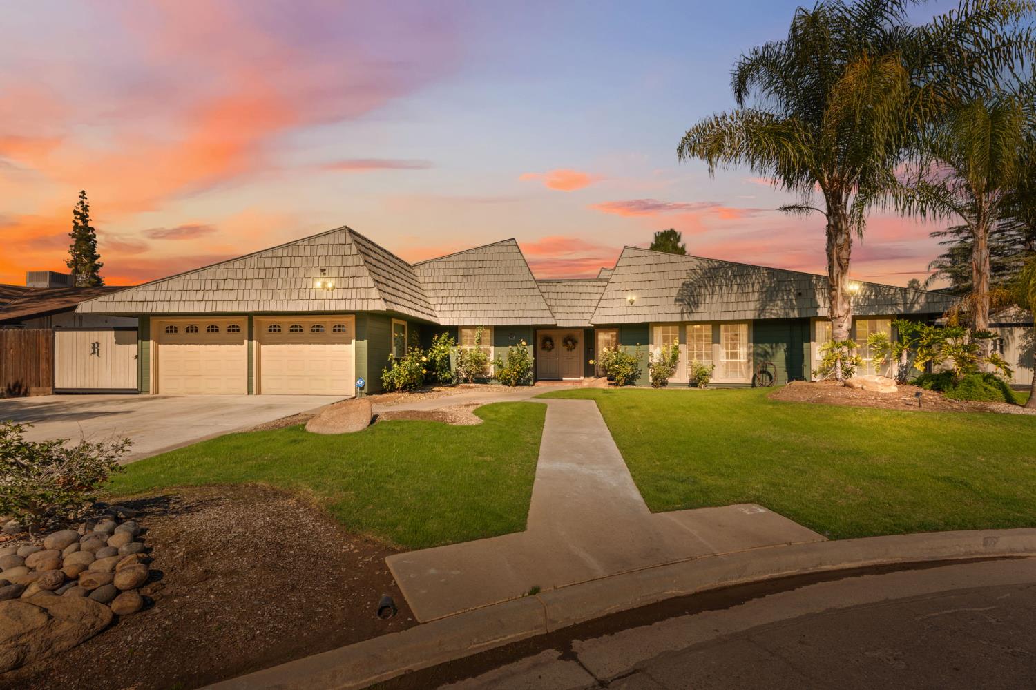 2778 W Robinwood Ln, Fresno, CA 93711
