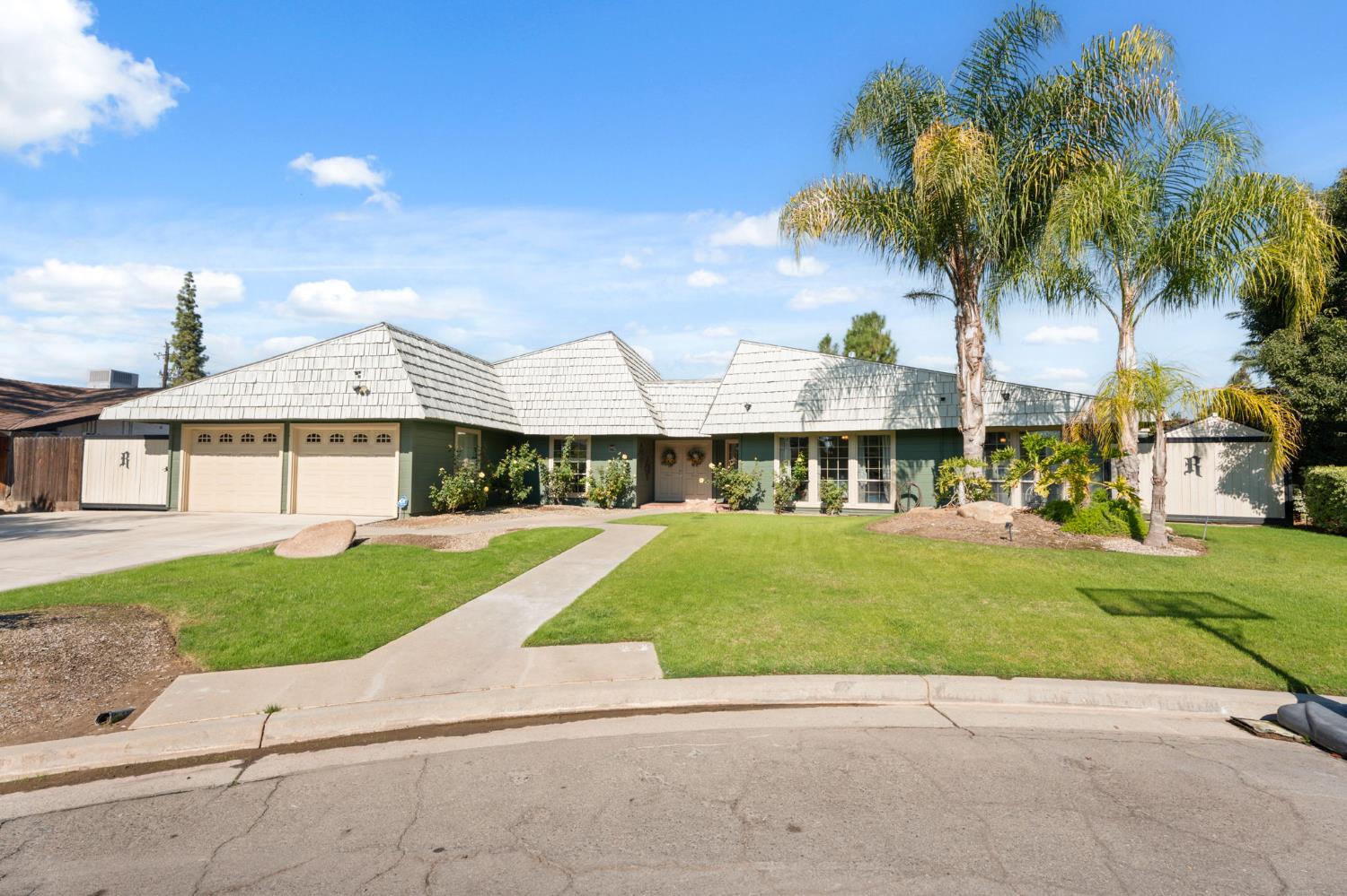 2778 W Robinwood Ln, Fresno, CA 93711