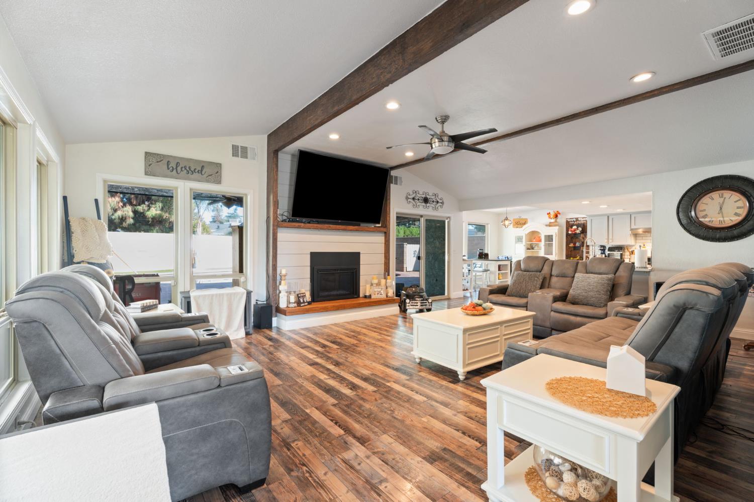 2778 W Robinwood Ln, Fresno, CA 93711