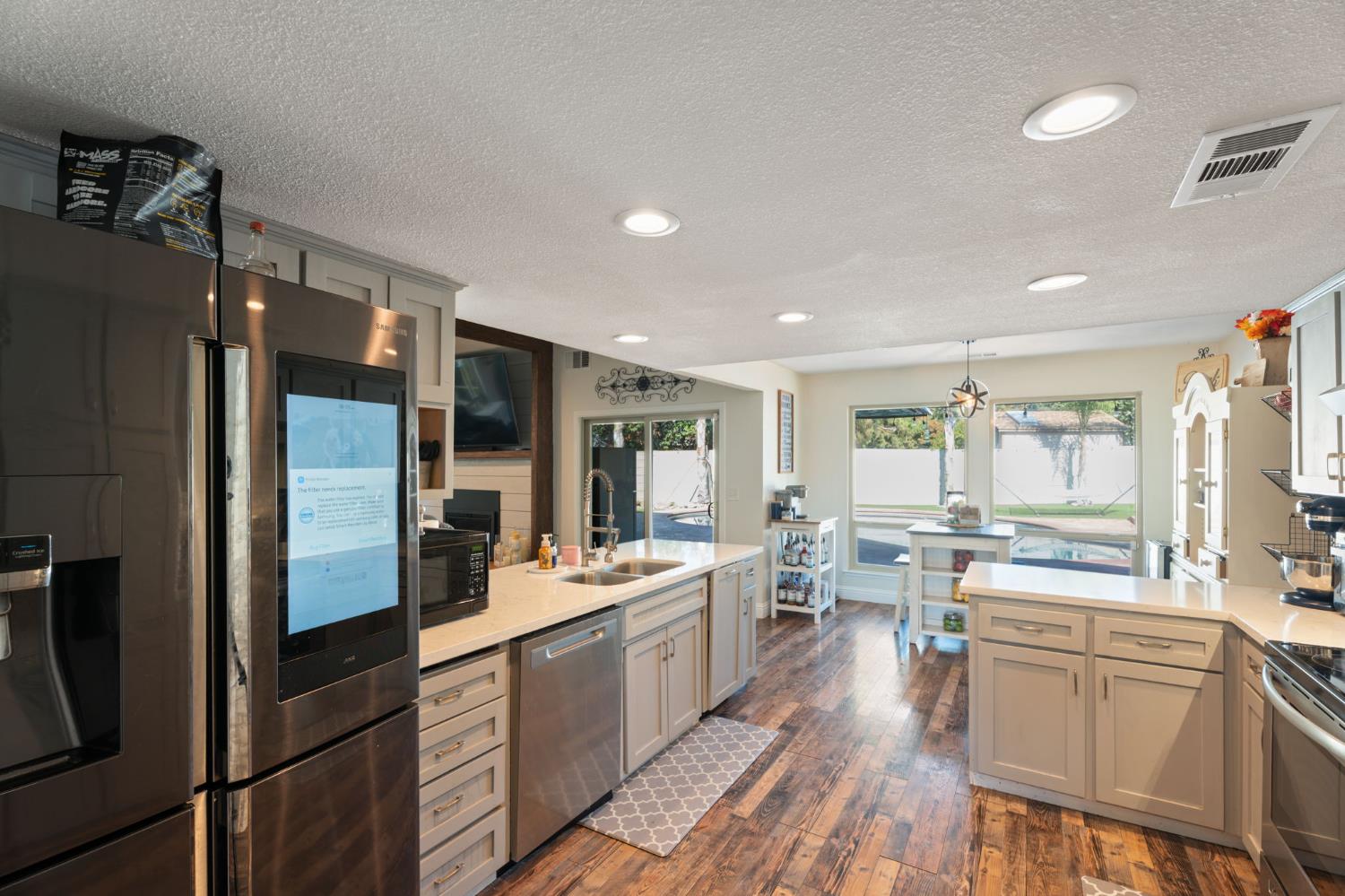 2778 W Robinwood Ln, Fresno, CA 93711