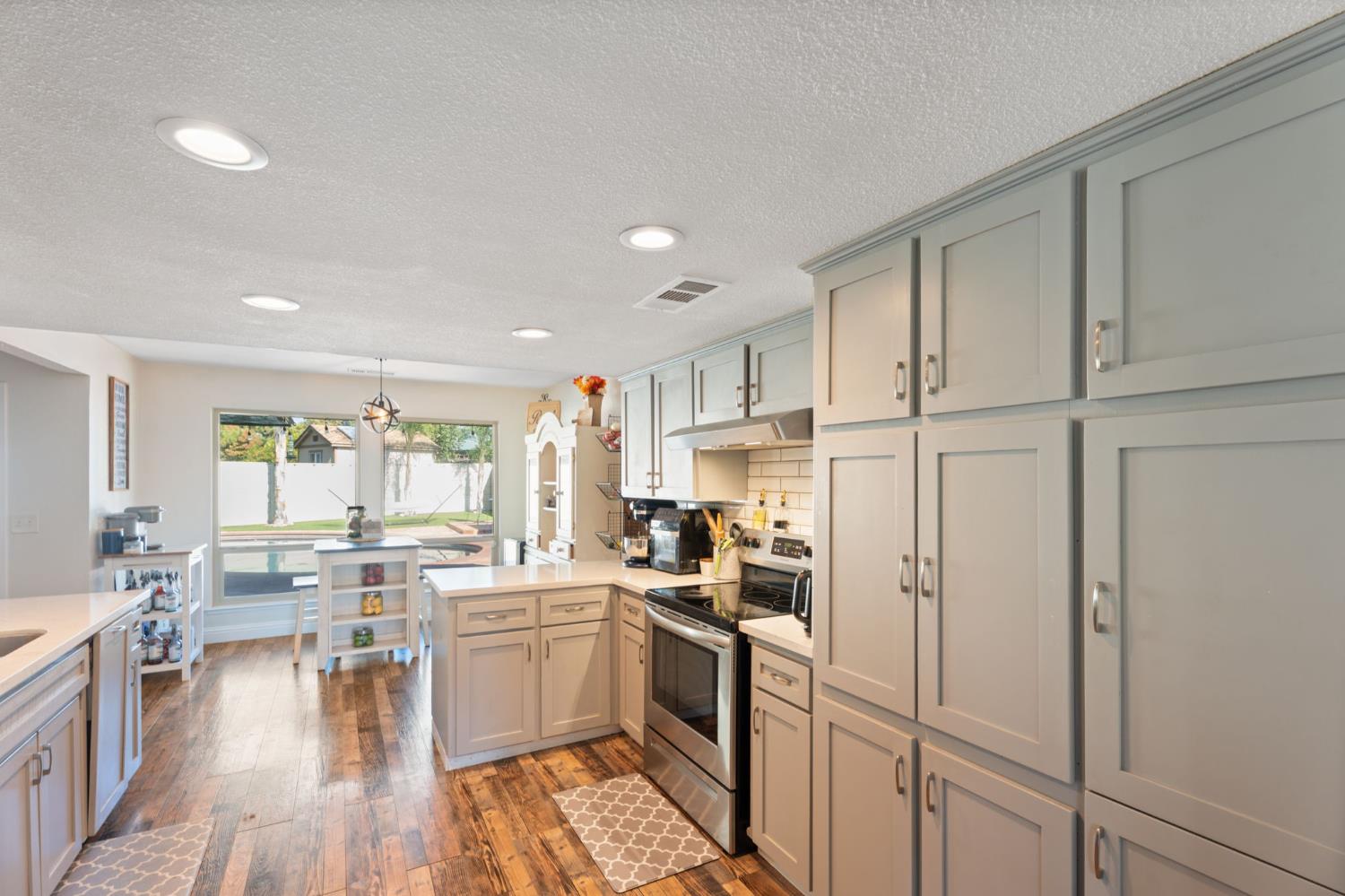 2778 W Robinwood Ln, Fresno, CA 93711