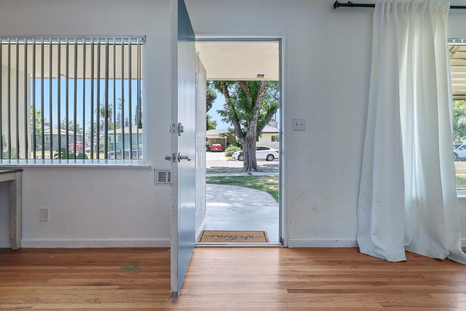 3913 E Fountain Way, Fresno, CA 93726