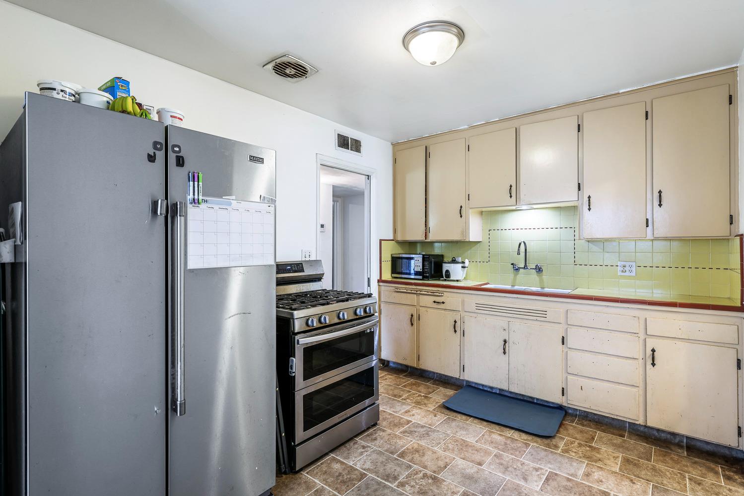 3913 E Fountain Way, Fresno, CA 93726