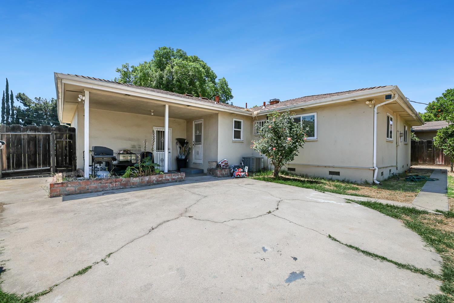 3913 E Fountain Way, Fresno, CA 93726