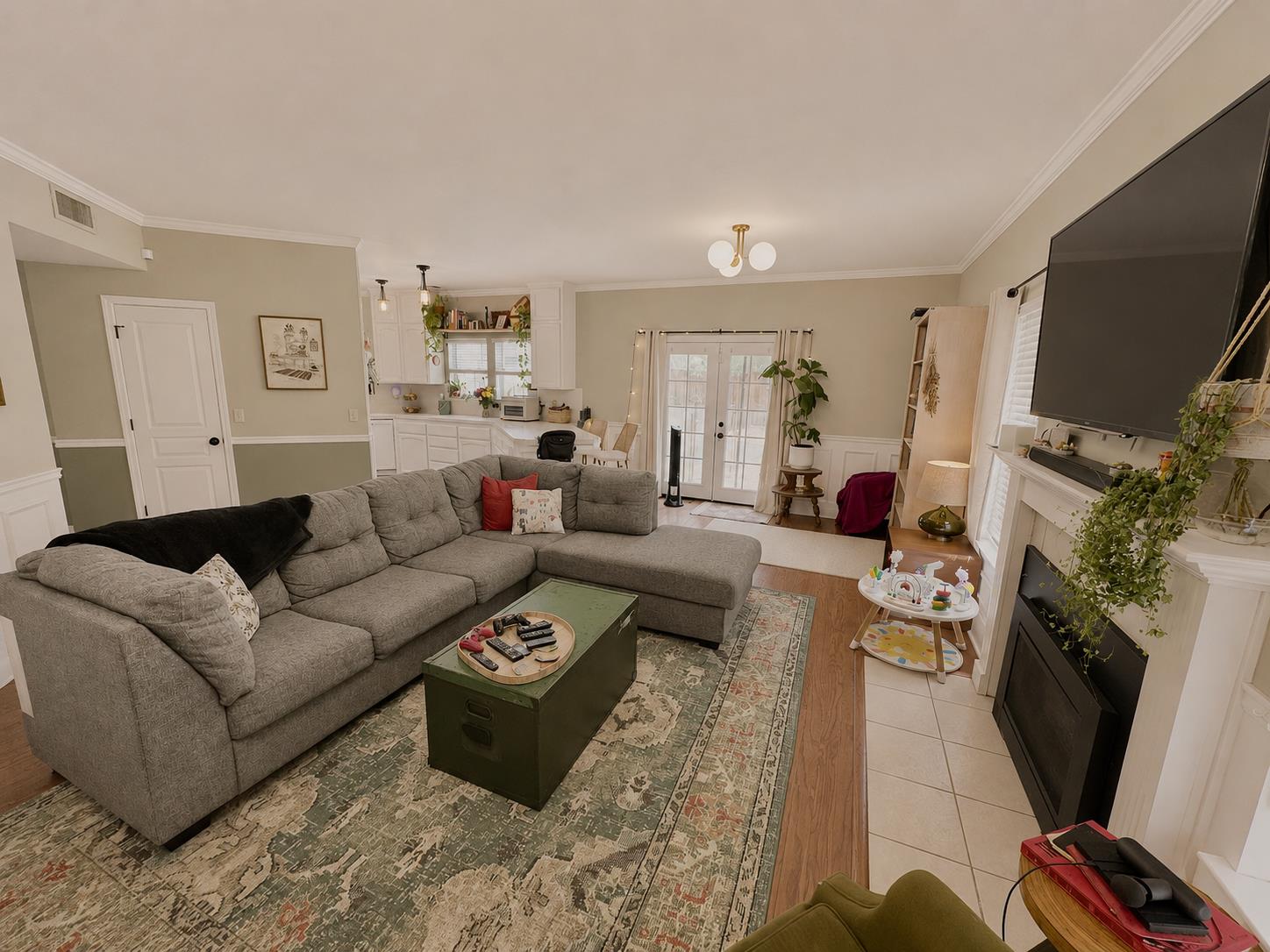 1047 E Monticello Cir, Fresno, CA 93720