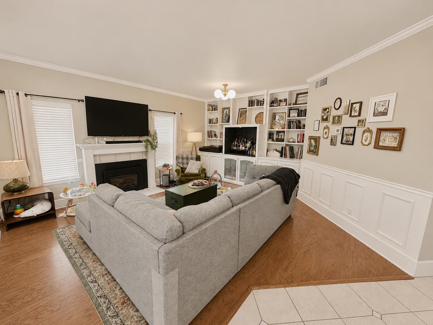 1047 E Monticello Cir, Fresno, CA 93720