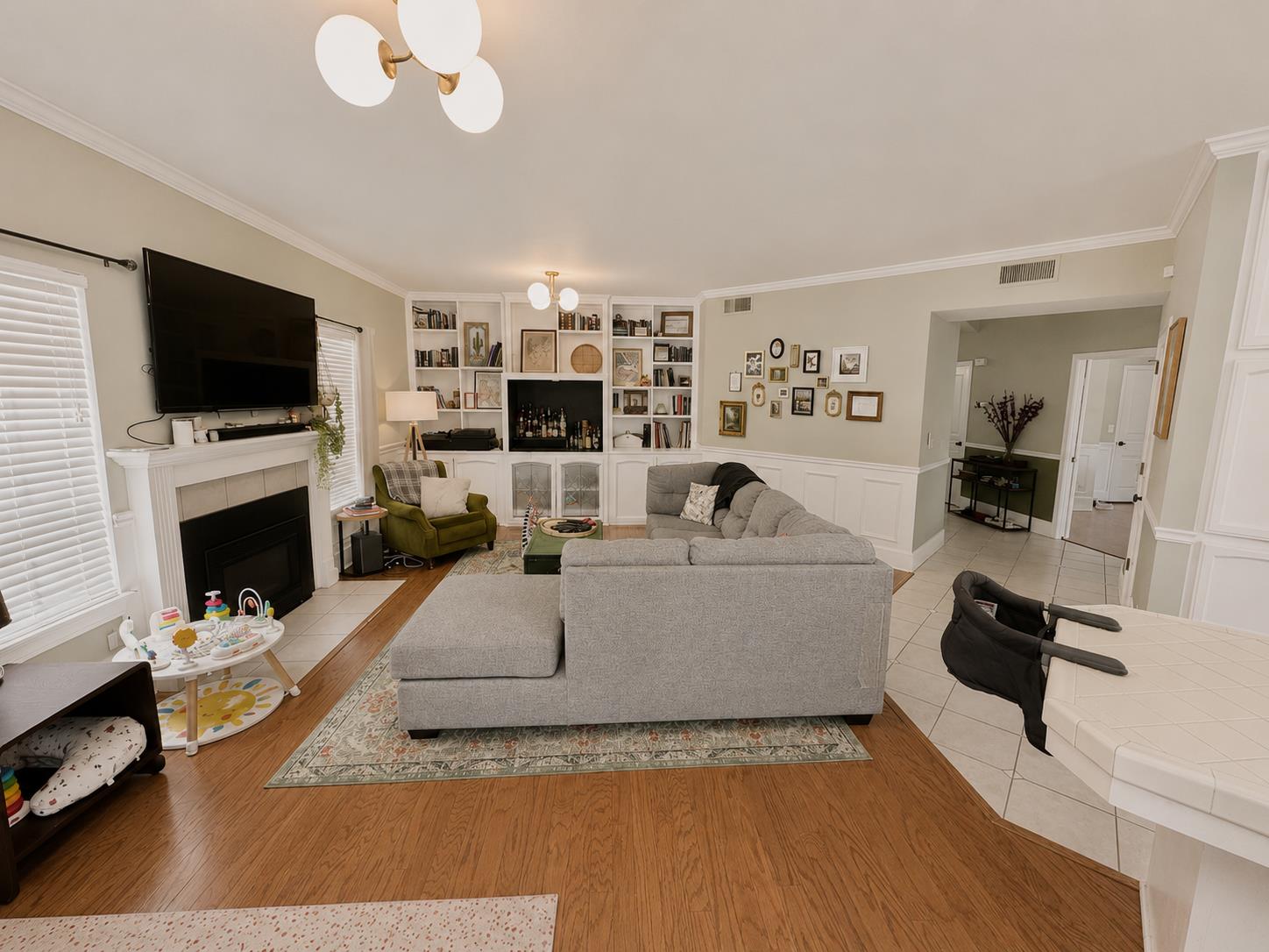 1047 E Monticello Cir, Fresno, CA 93720