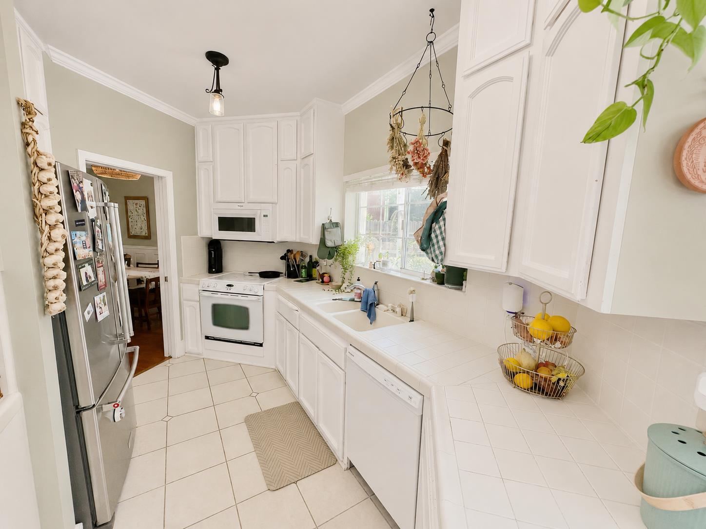 1047 E Monticello Cir, Fresno, CA 93720