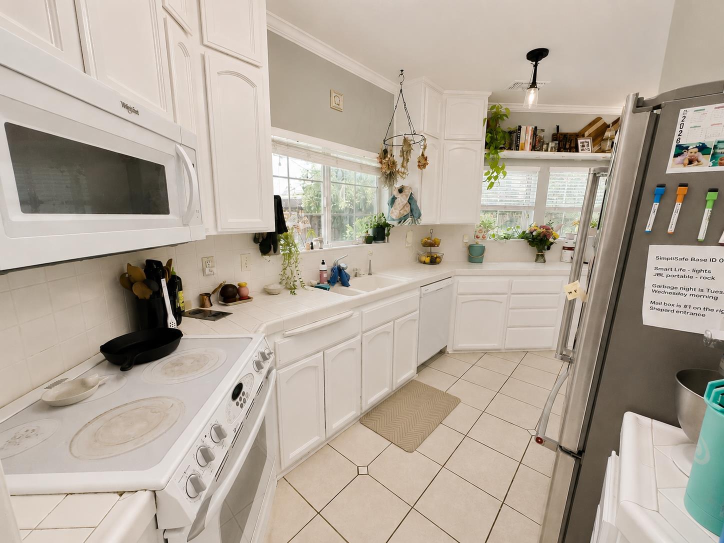 1047 E Monticello Cir, Fresno, CA 93720