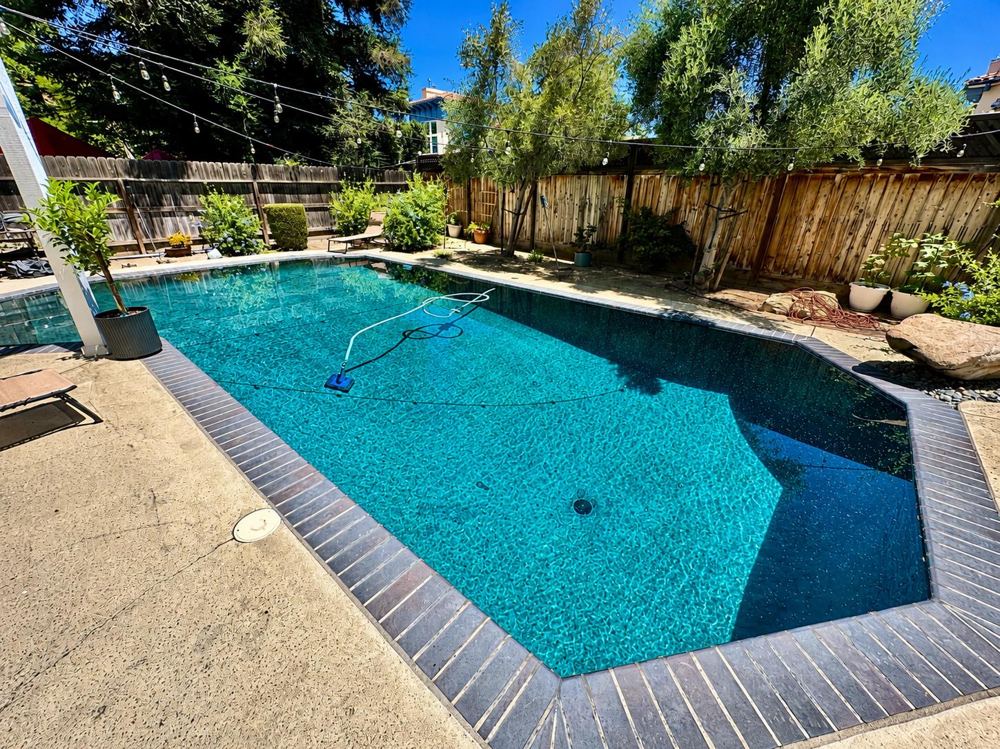 1047 E Monticello Cir, Fresno, CA 93720