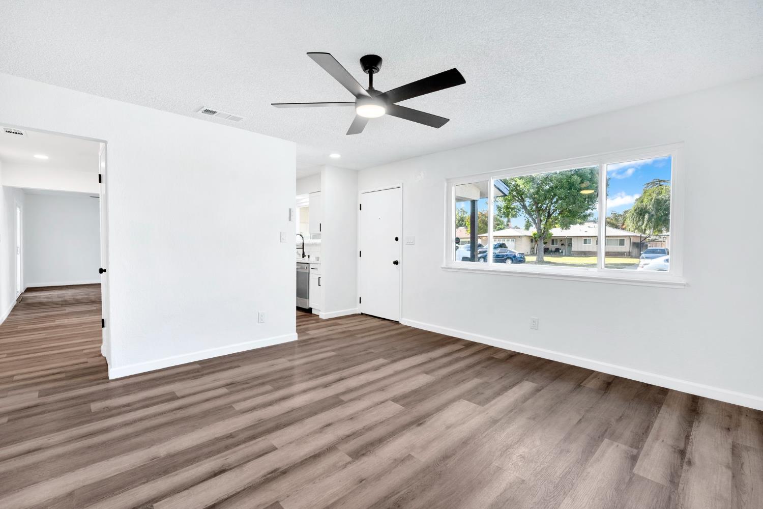 3126 W Alamos Ave, Fresno, CA 93722