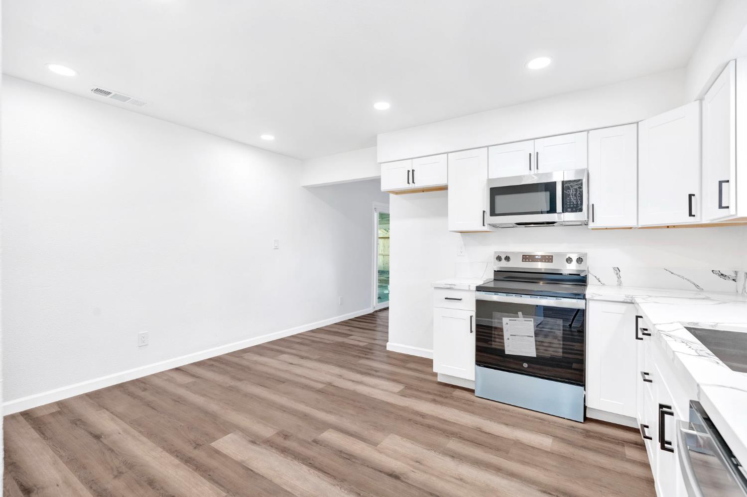 3126 W Alamos Ave, Fresno, CA 93722