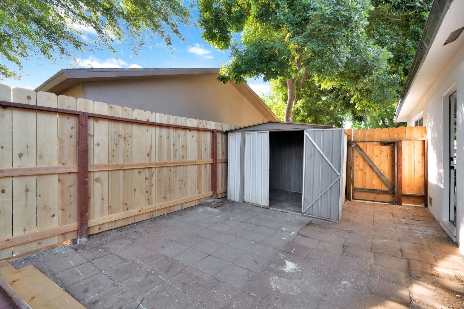 3126 W Alamos Ave, Fresno, CA 93722