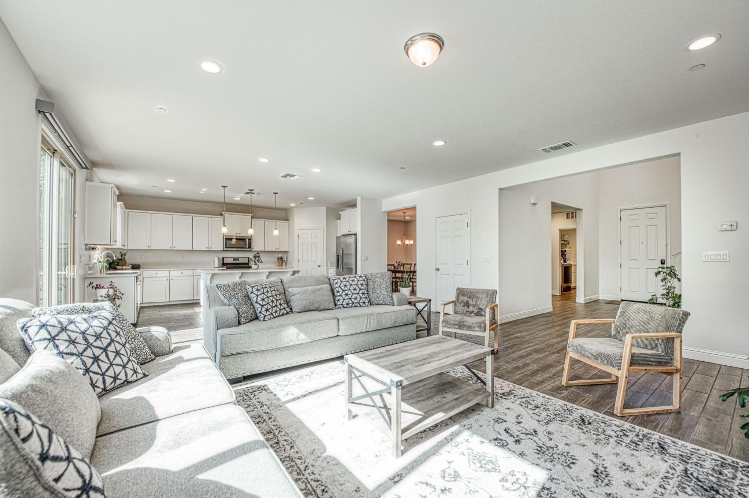 2381 N Jason Ave, Fresno, CA 93737