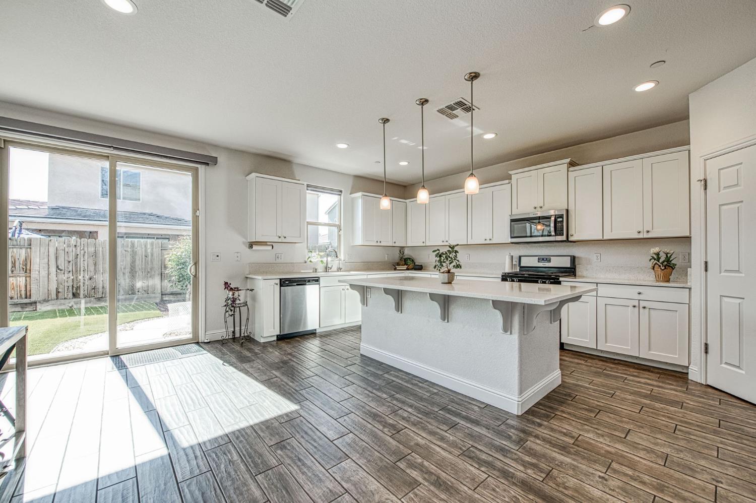 2381 N Jason Ave, Fresno, CA 93737