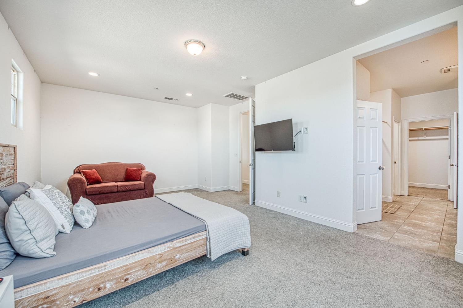 2381 N Jason Ave, Fresno, CA 93737