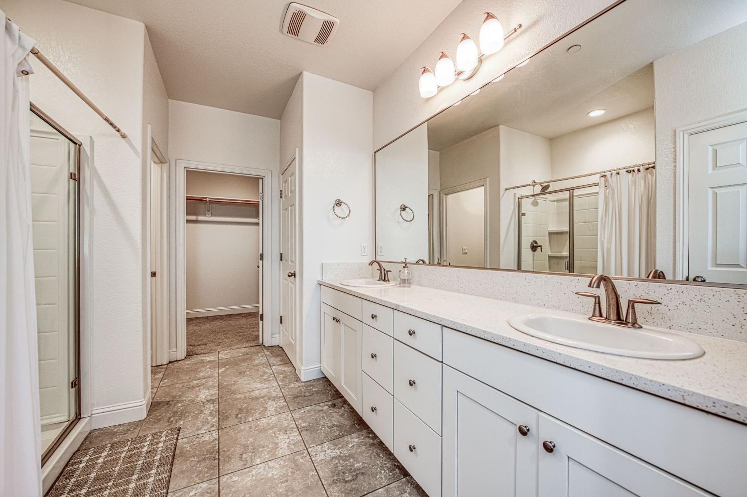 2381 N Jason Ave, Fresno, CA 93737
