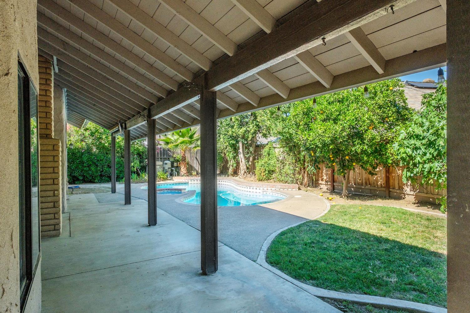 7570 N 6Th St, Fresno, CA 93720