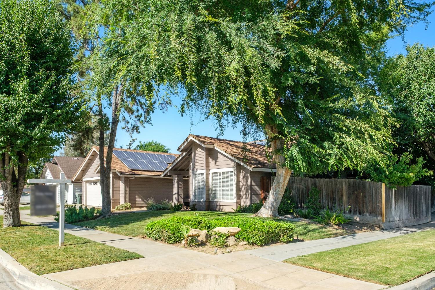 7570 N 6Th St, Fresno, CA 93720
