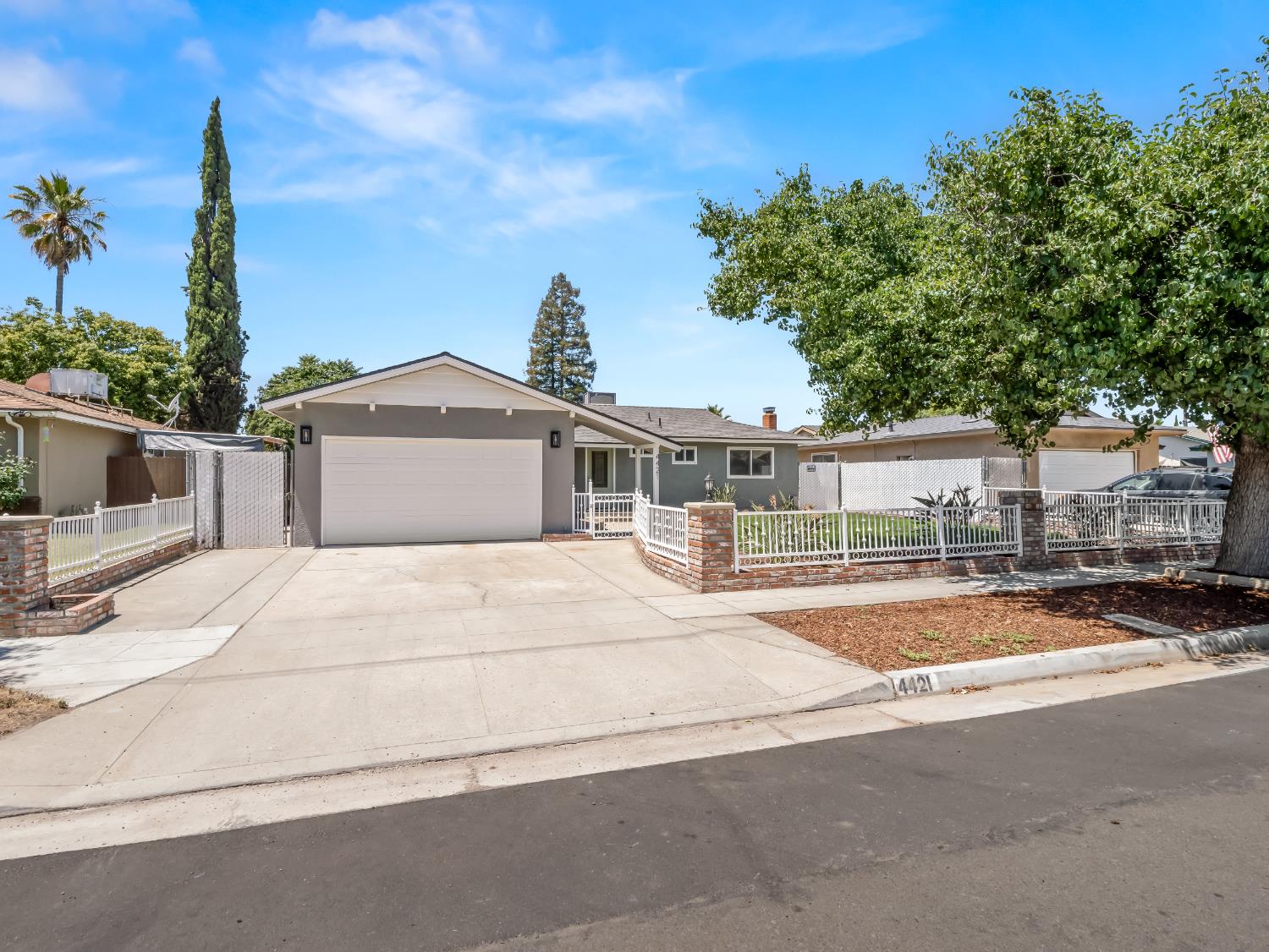 4421 N Maple Ave, Fresno, CA 93726